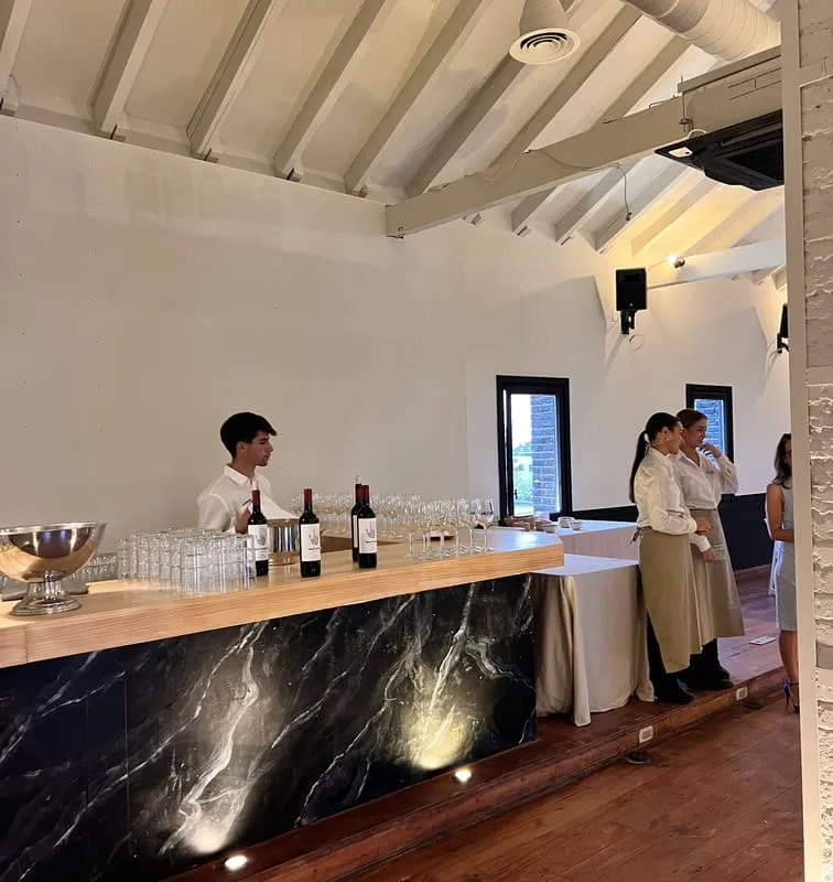 Sala preparada para un banquete