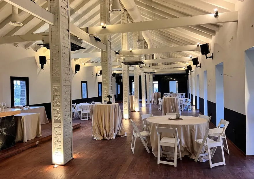 Interior de Sala 18 iluminado para un evento