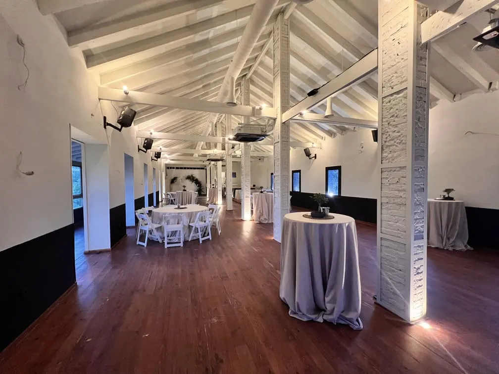 Montaje de mesa en Sala 18
